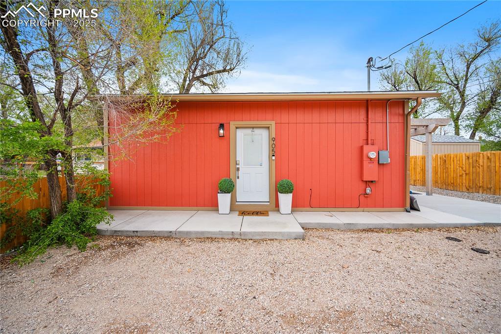 Image 21 of 47: Front