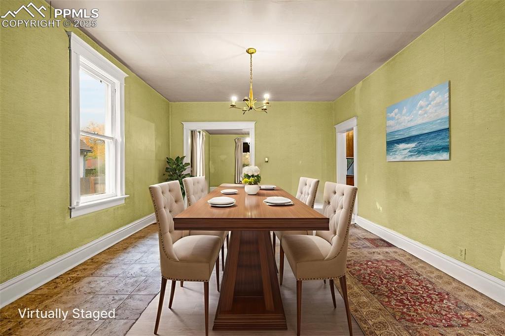 Image 10 of 45: Dining Area