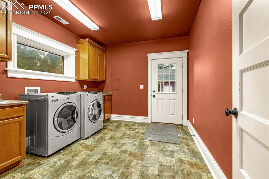 Image 17 of 45: Laundry