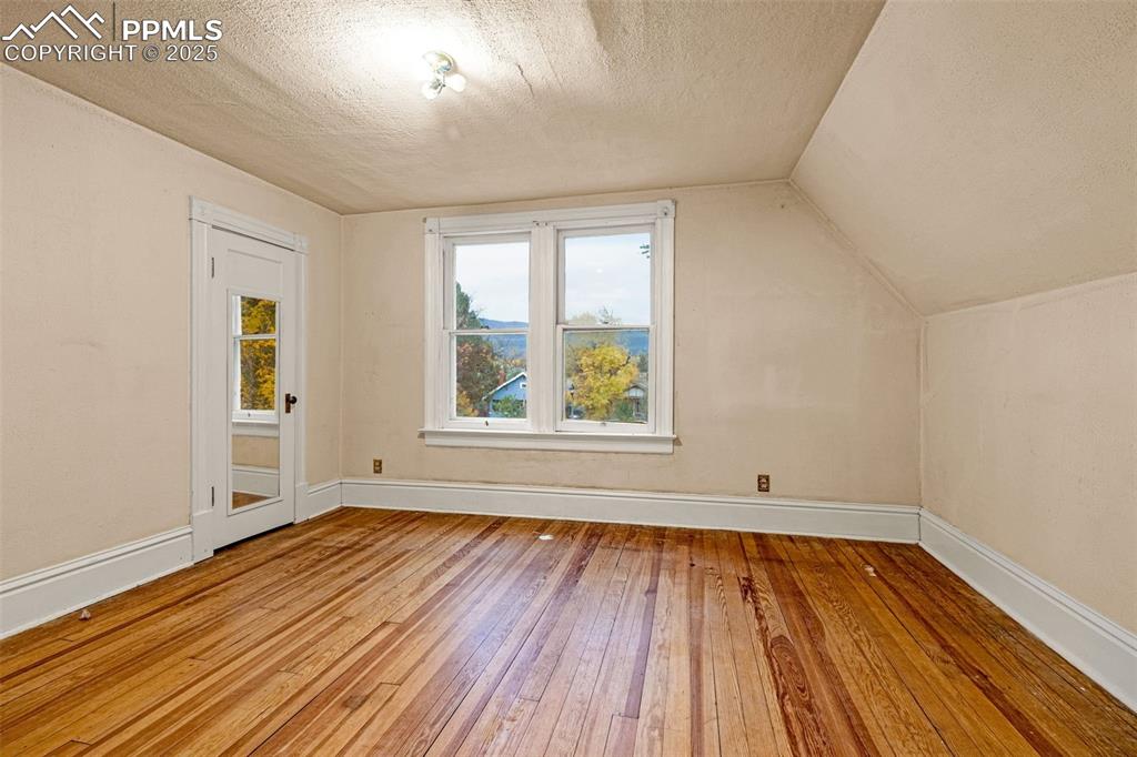 Image 18 of 45: Bonus Room