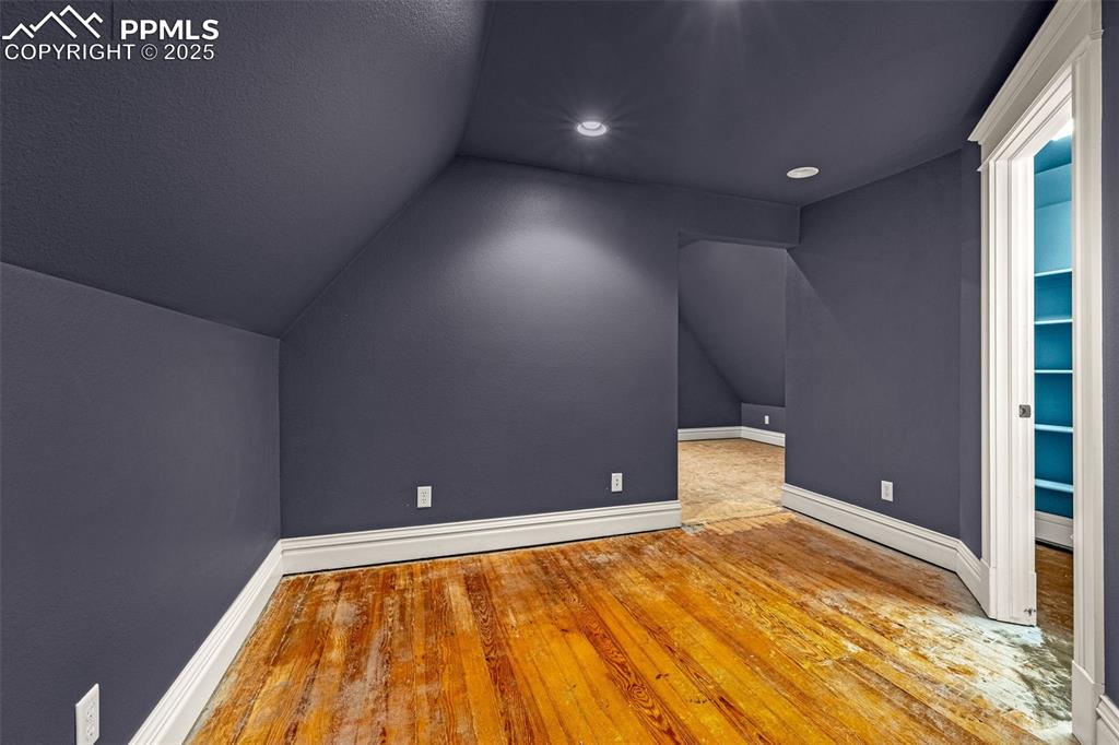 Image 21 of 45: Bonus Room