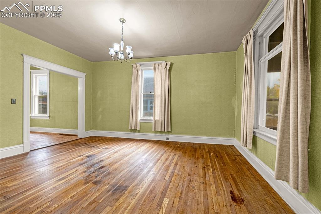 Image 7 of 45: Dining Area