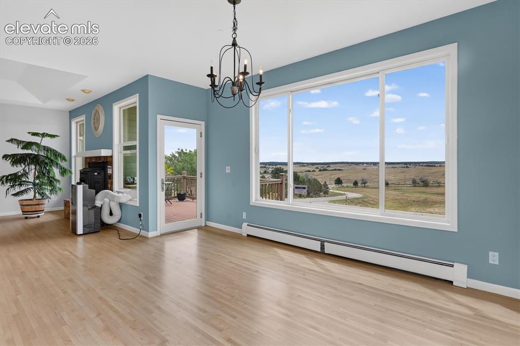 Image 11 of 43: Dining Area