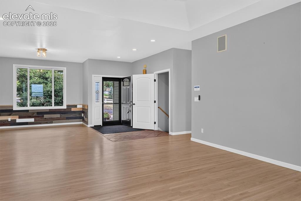 Image 7 of 43: Dining Area