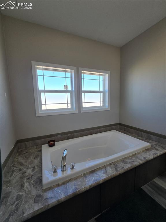 Image 17 of 17: Master Bath - Soaking Tub