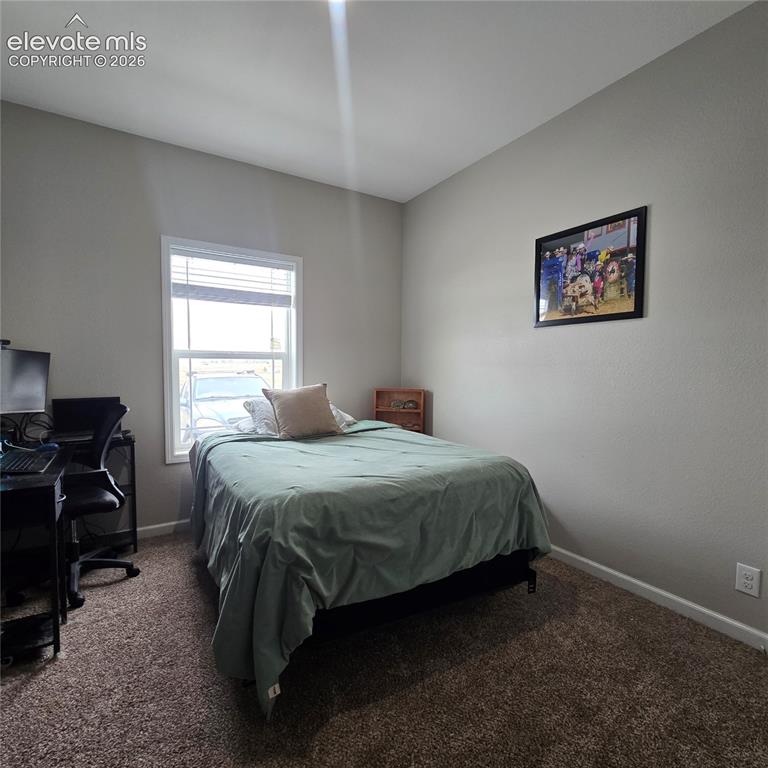 Image 17 of 25: Bedroom