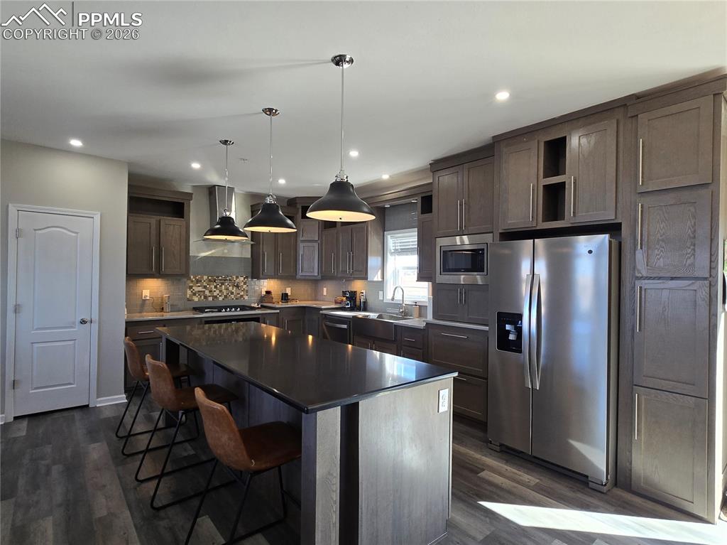 Image 2 of 9: Kitchen