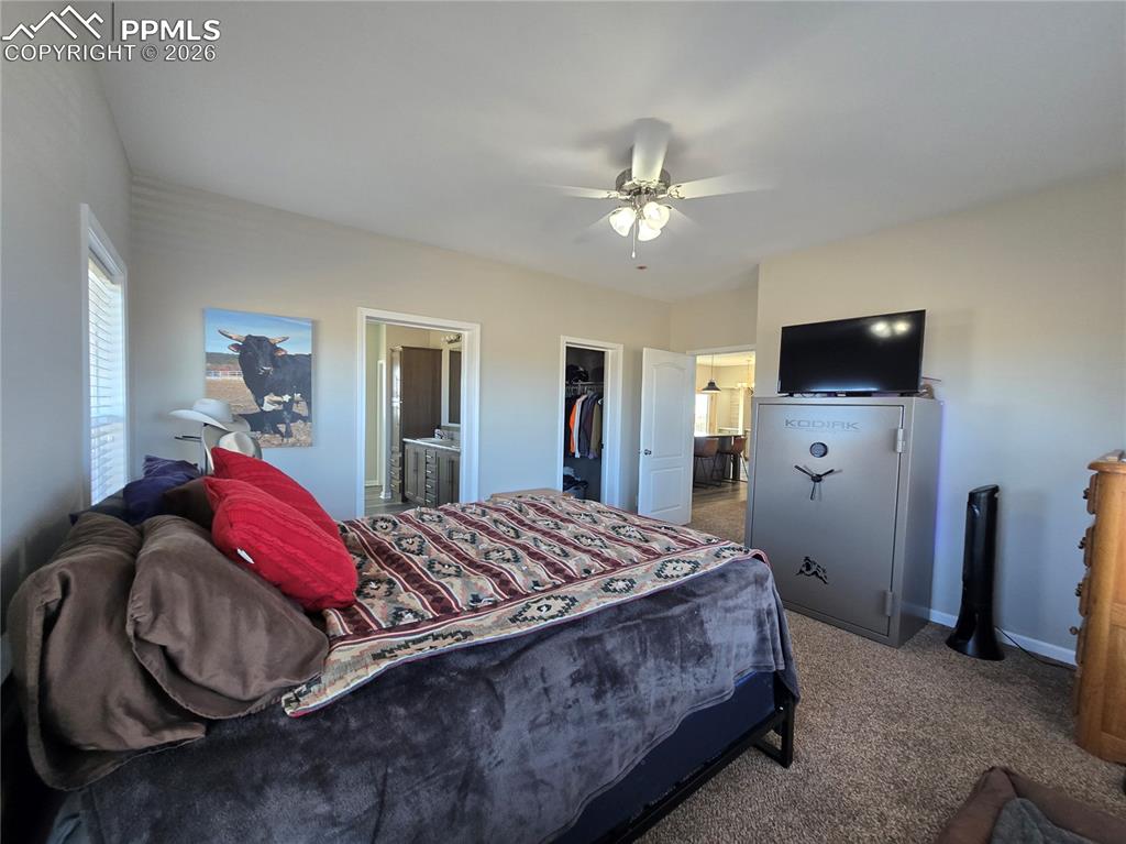 Image 5 of 9: Master Bedreoom 