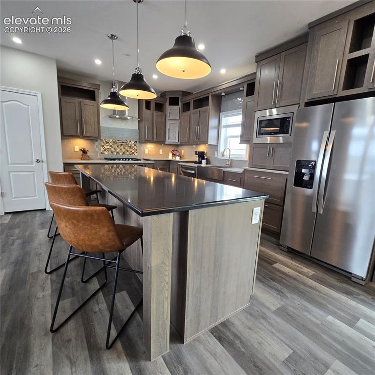 Image 5 of 25: Kitchen