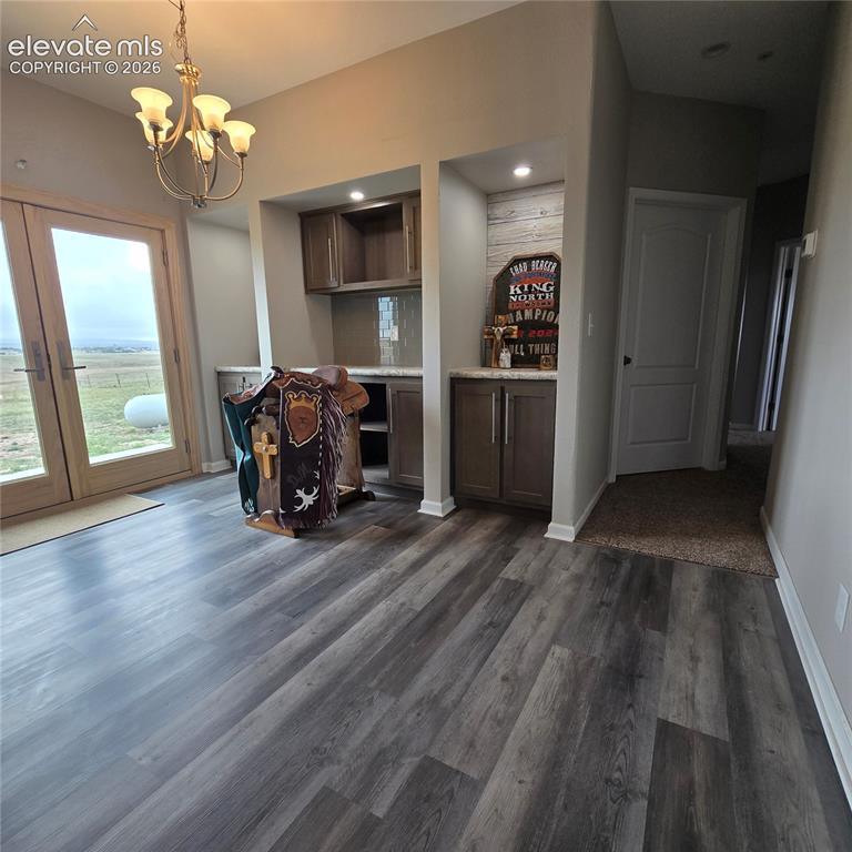 Image 9 of 25: Dining Area