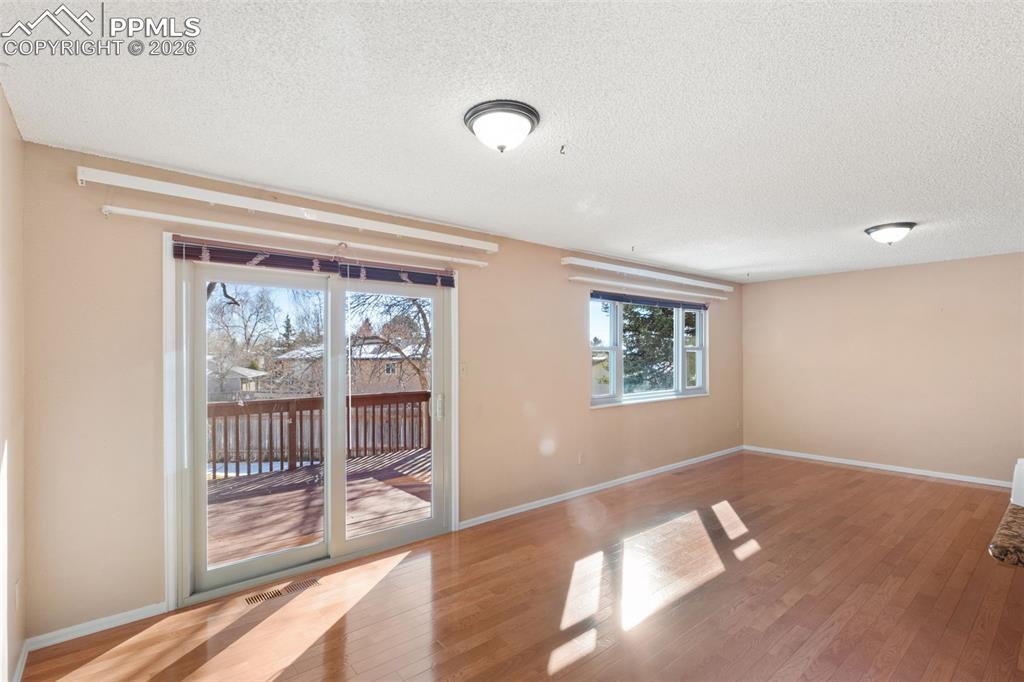 Image 10 of 50: Dining Room