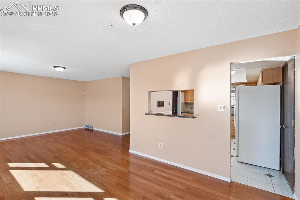 Image 11 of 50: Dining Room