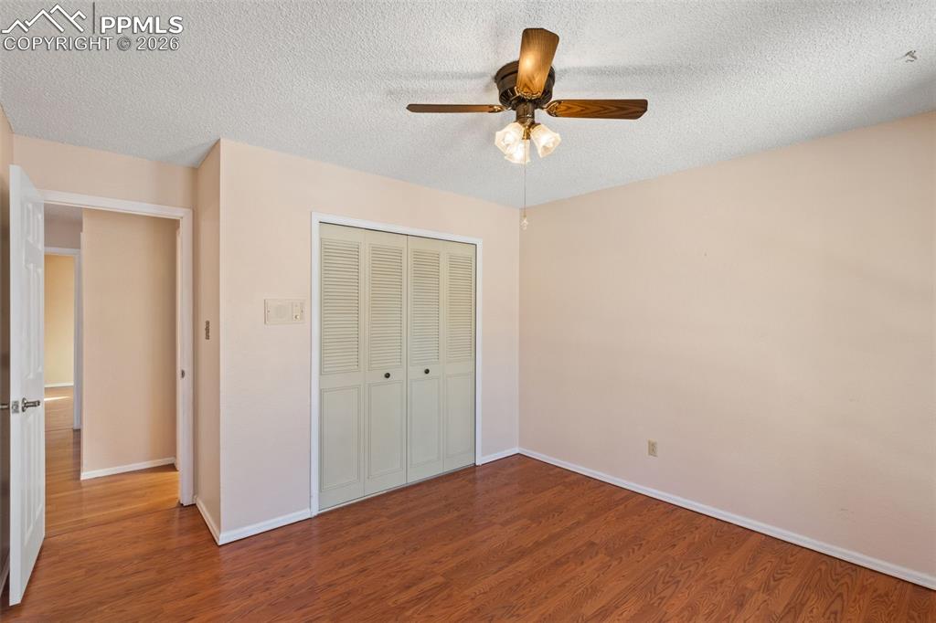 Image 23 of 50: Bedroom