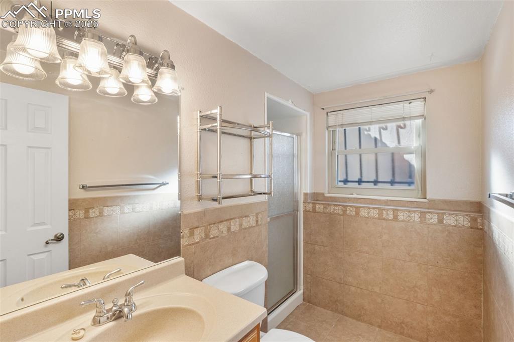 Image 36 of 50: Bathroom