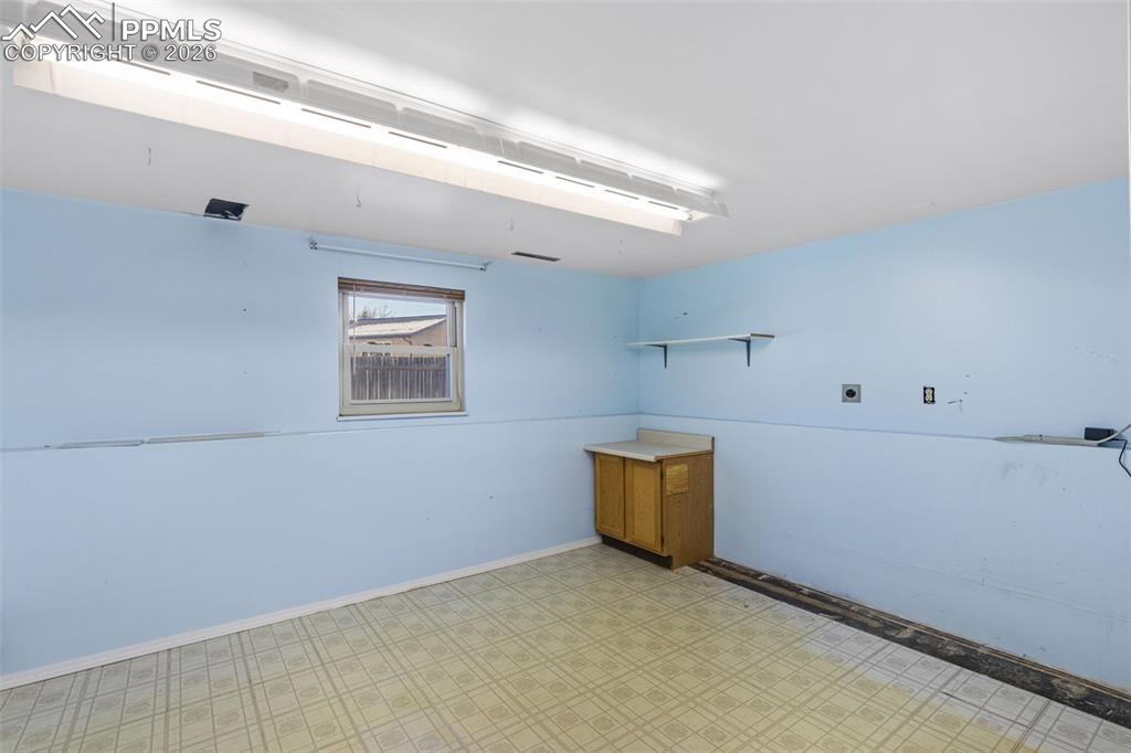 Image 41 of 50: Storage