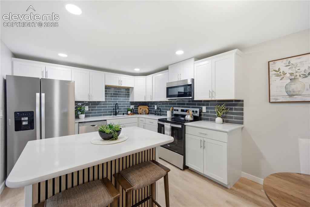 Image 16 of 50: Kitchen