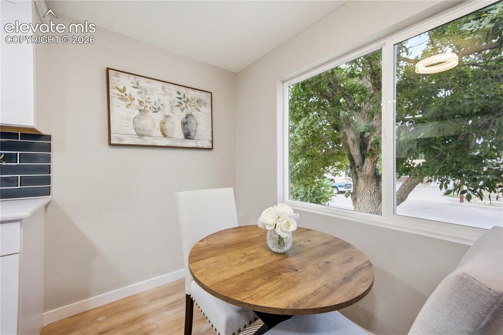 Image 17 of 50: Dining Area