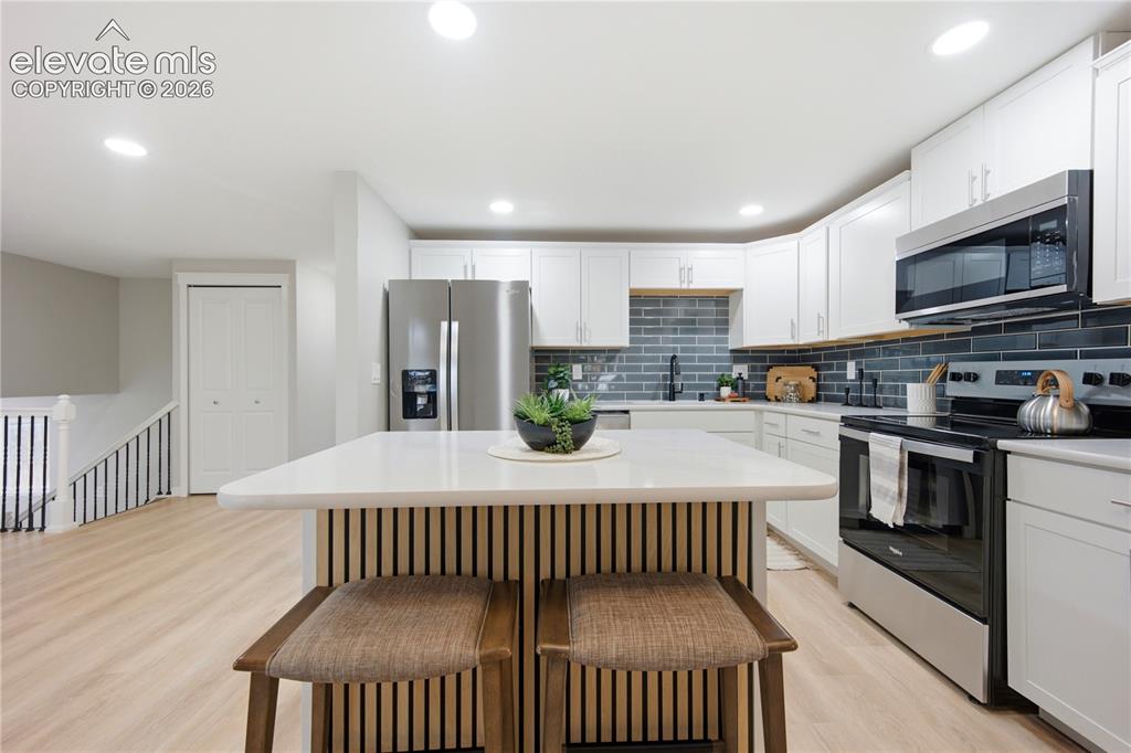 Image 18 of 50: Kitchen