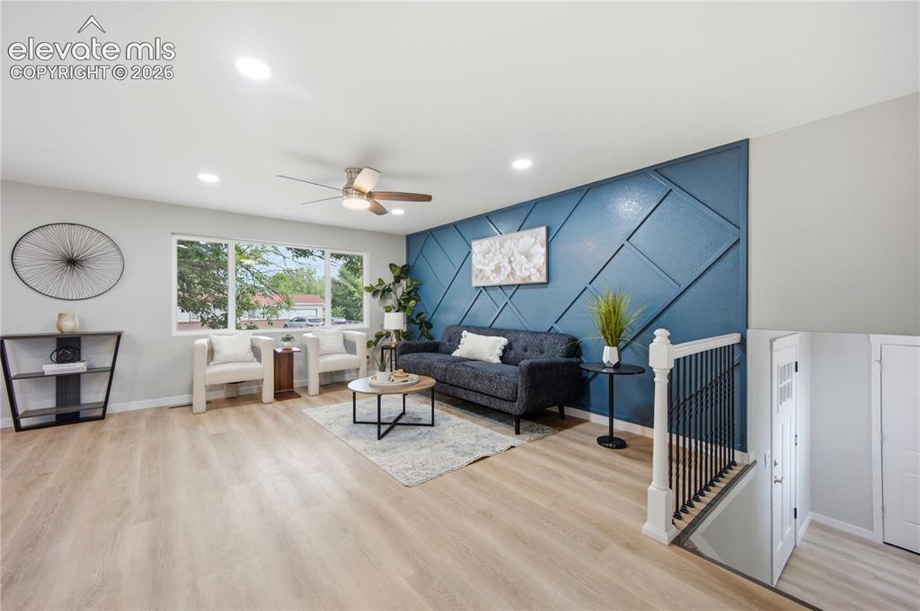 Image 8 of 50: Living Room