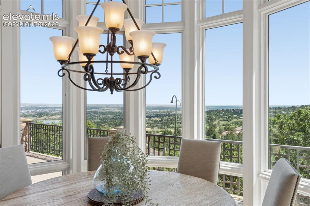Image 12 of 50: Dining Area