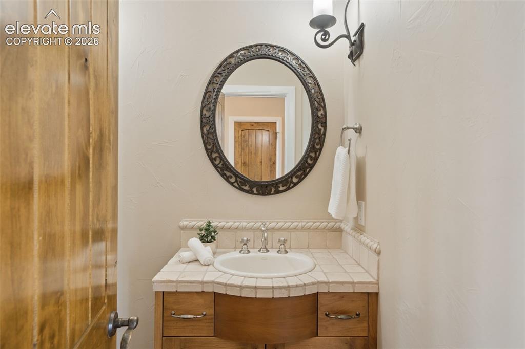 Image 15 of 50: Bathroom