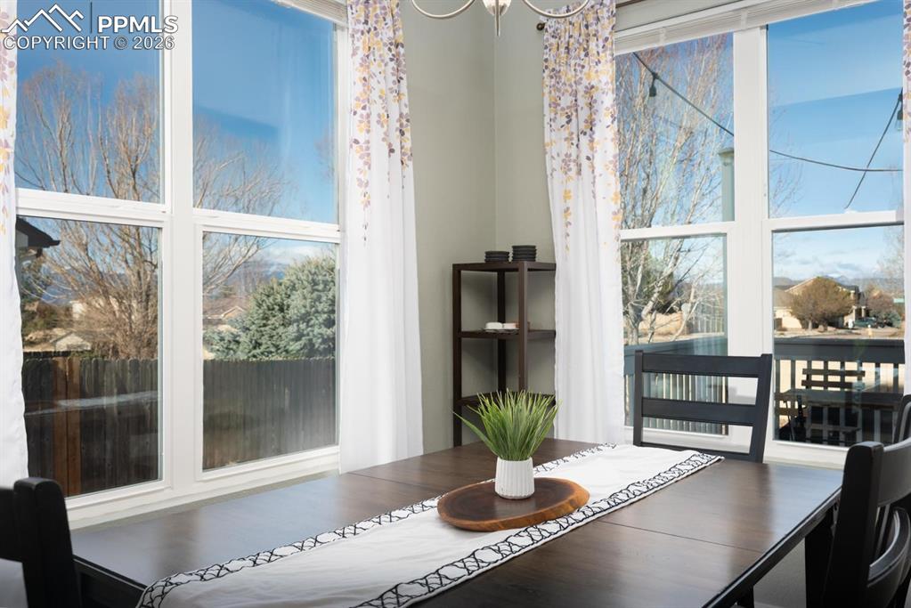 Image 10 of 50: Dining Area