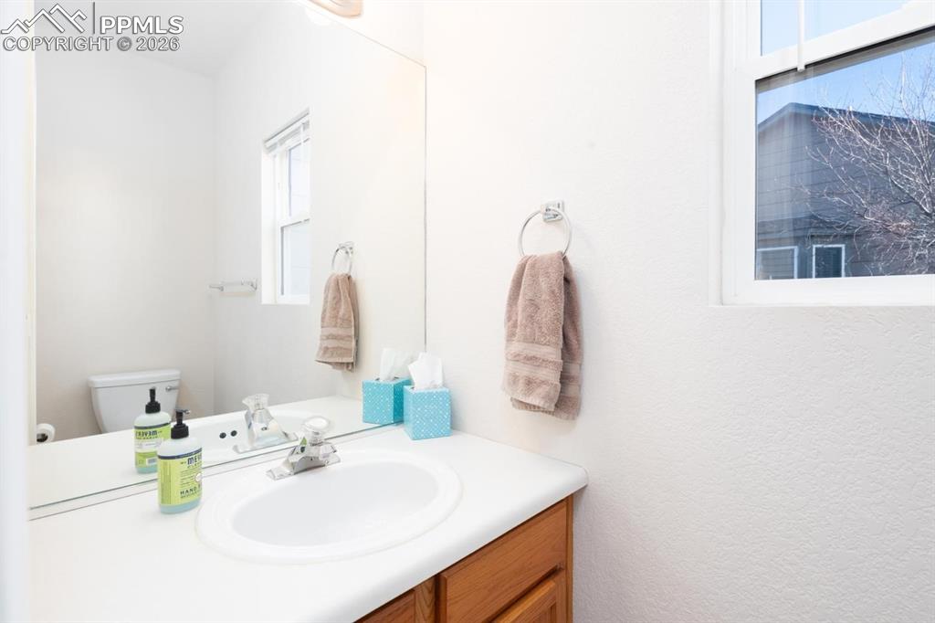 Image 16 of 50: Bathroom