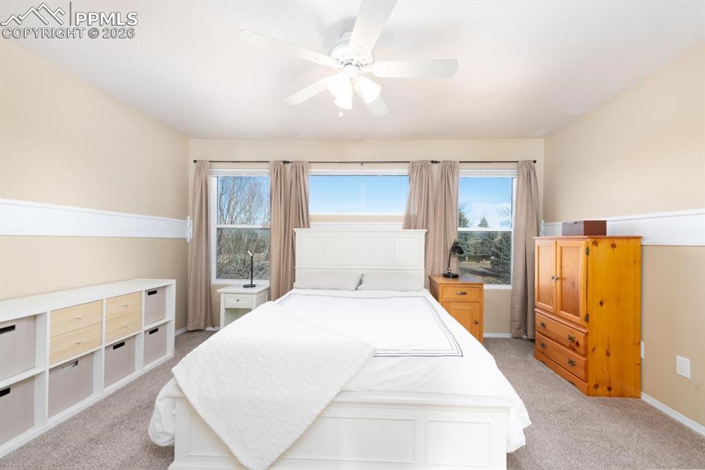 Image 17 of 50: Bedroom