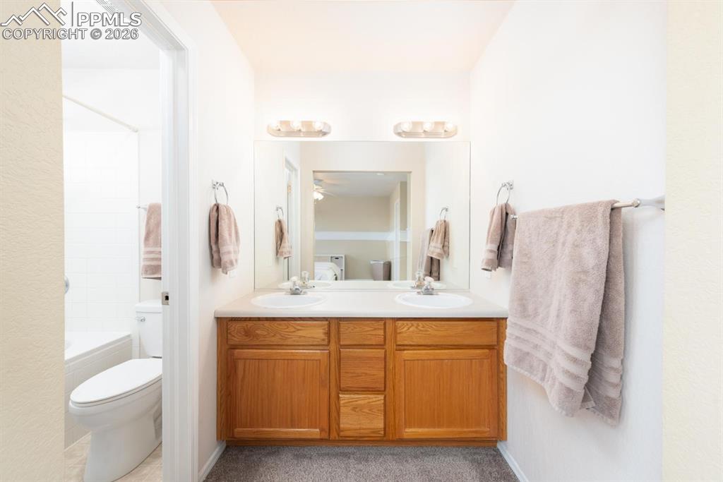 Image 20 of 50: Bathroom