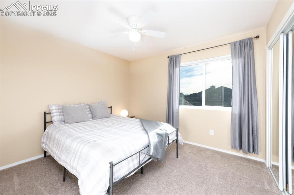 Image 22 of 50: Bedroom