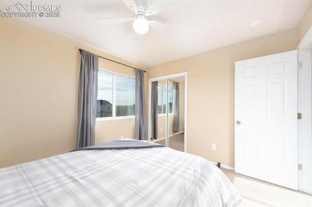 Image 23 of 50: Bedroom