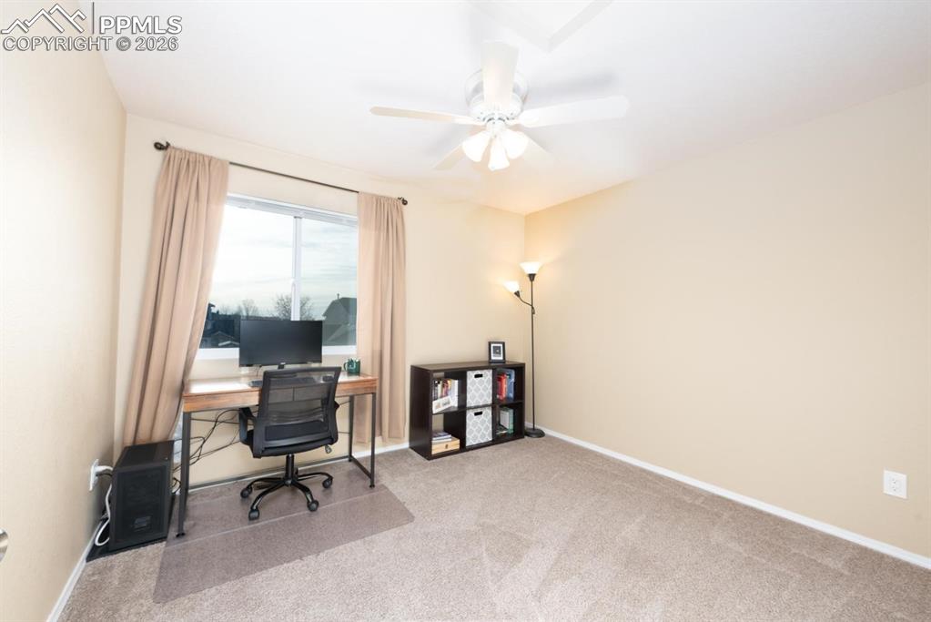 Image 25 of 50: Office