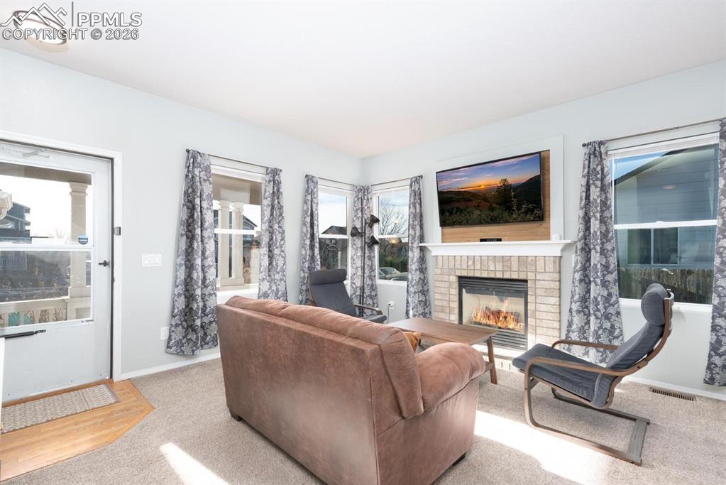 Image 3 of 50: Living Room