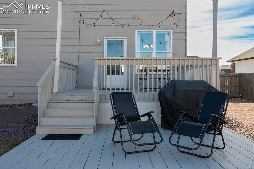 Image 38 of 50: Deck