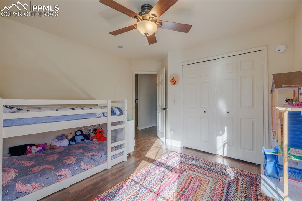 Image 19 of 30: Bedroom