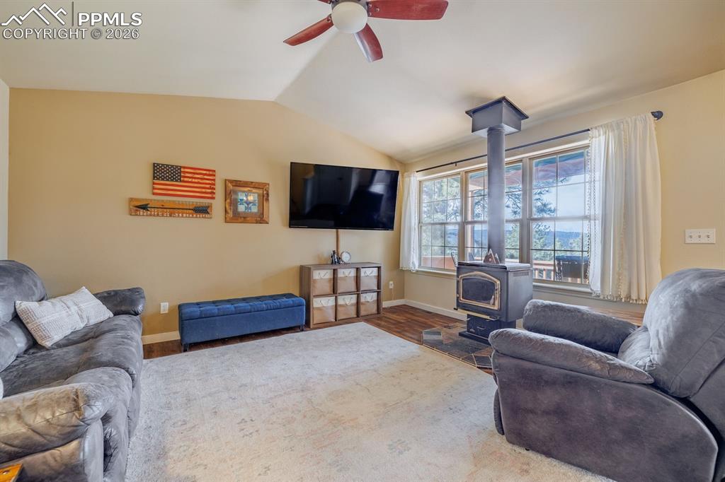 Image 7 of 30: Living Room