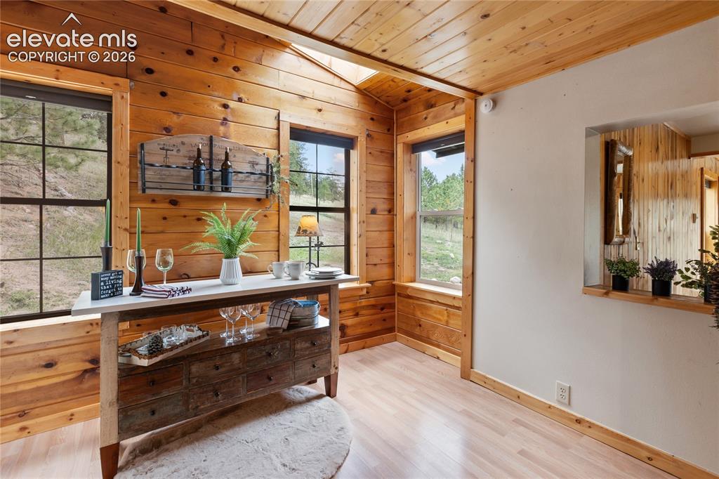 Image 19 of 37: With nice windows and little touches of luxury~