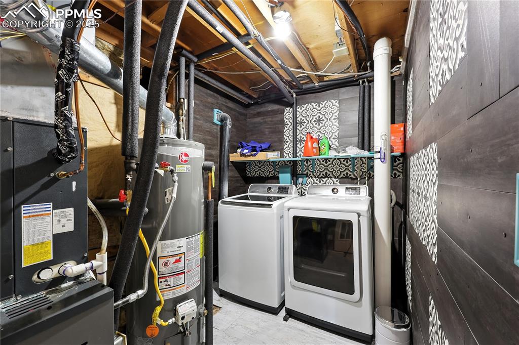 Image 27 of 40: Laundry