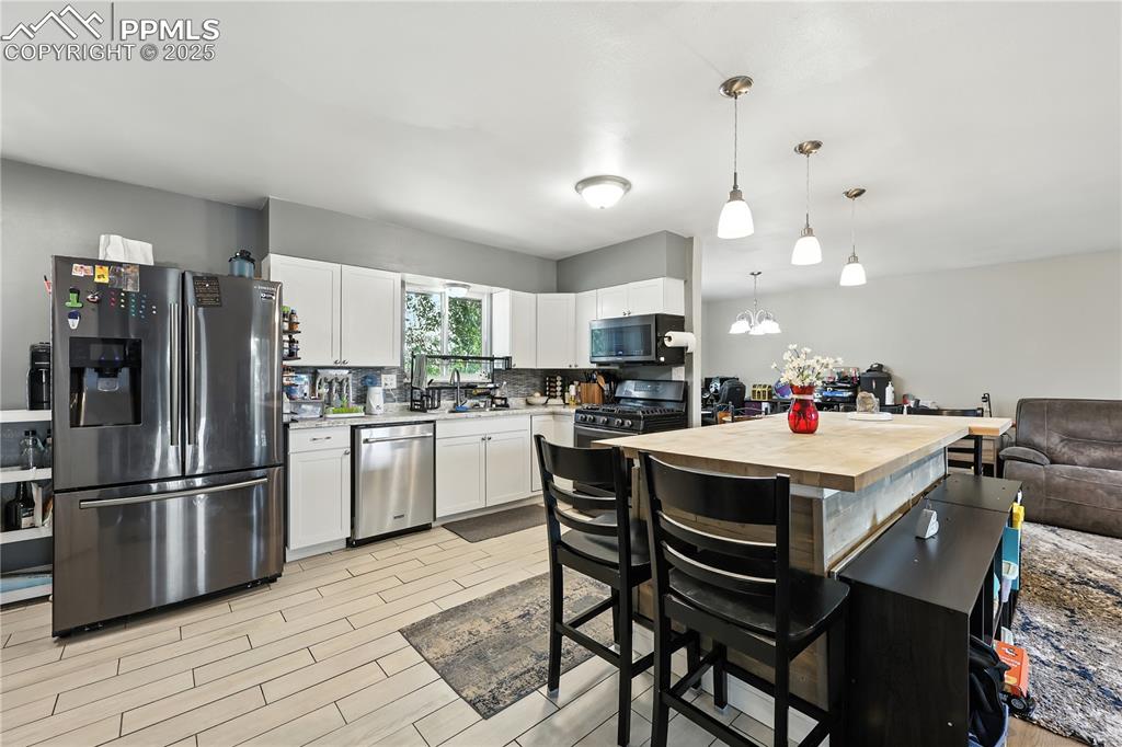 Image 6 of 40: Kitchen