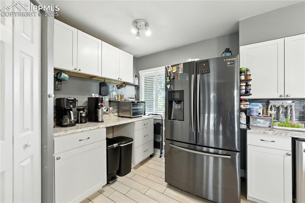 Image 8 of 40: Kitchen