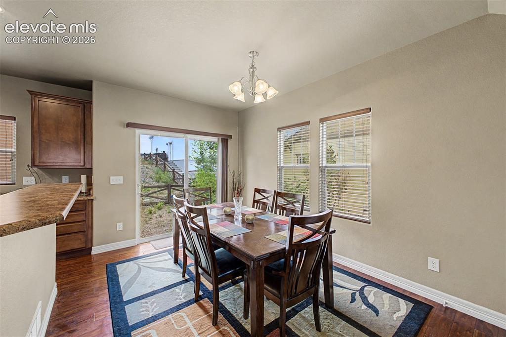 Image 11 of 35: Dining Area