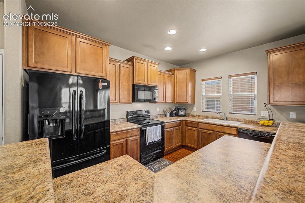 Image 12 of 35: Kitchen