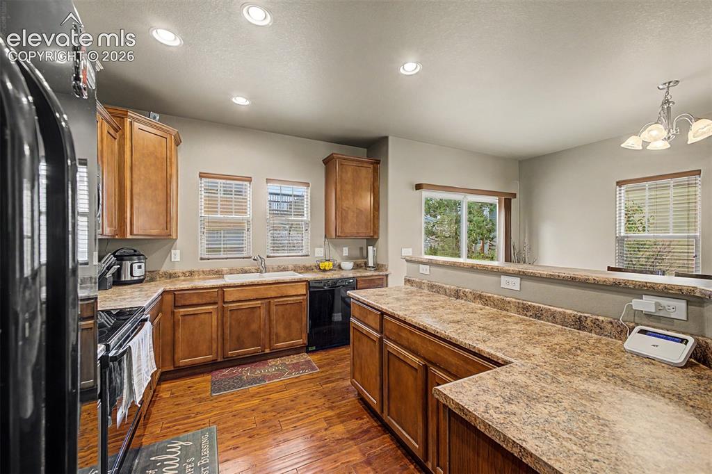 Image 13 of 35: Kitchen