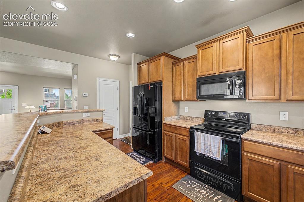 Image 15 of 35: Kitchen