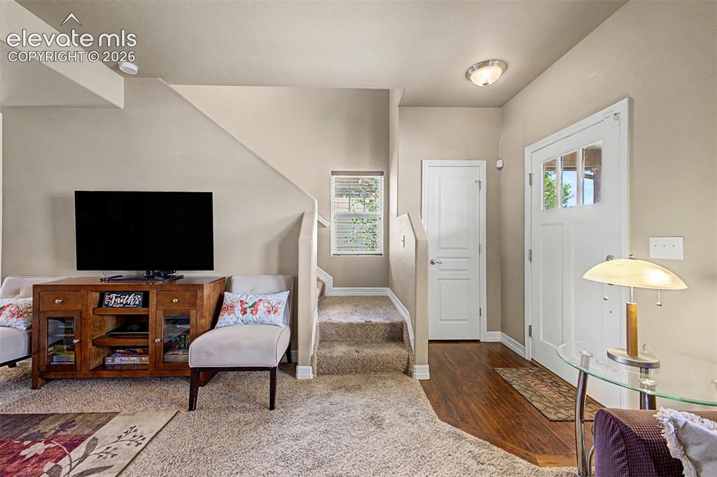 Image 9 of 35: Entry
