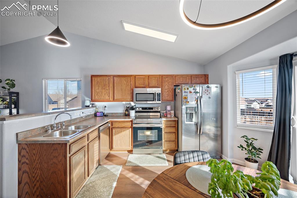 Image 10 of 35: Kitchen