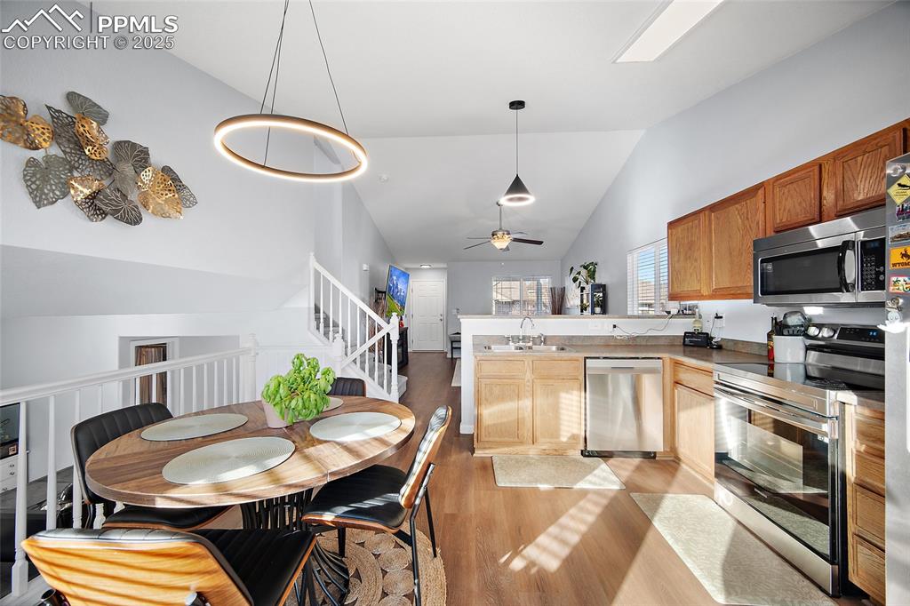 Image 14 of 35: Kitchen