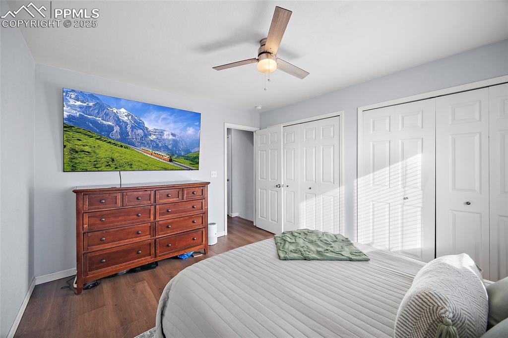 Image 18 of 35: Bedroom