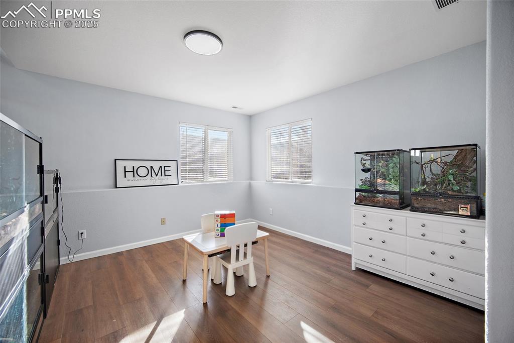 Image 23 of 35: Family Room