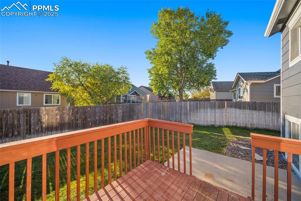 Image 29 of 35: Deck